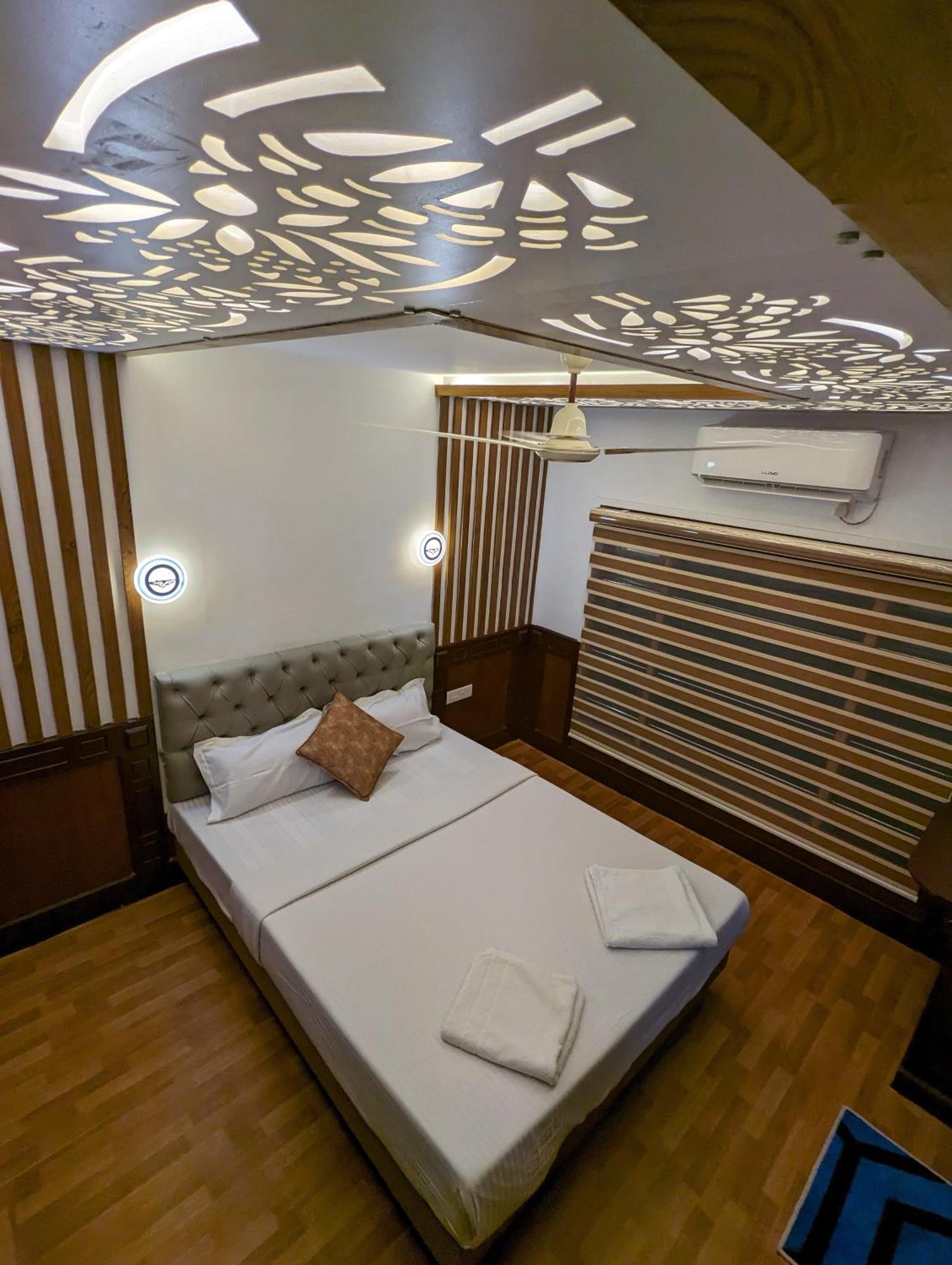 Grand Villa Houseboat Кумараком Экстерьер фото