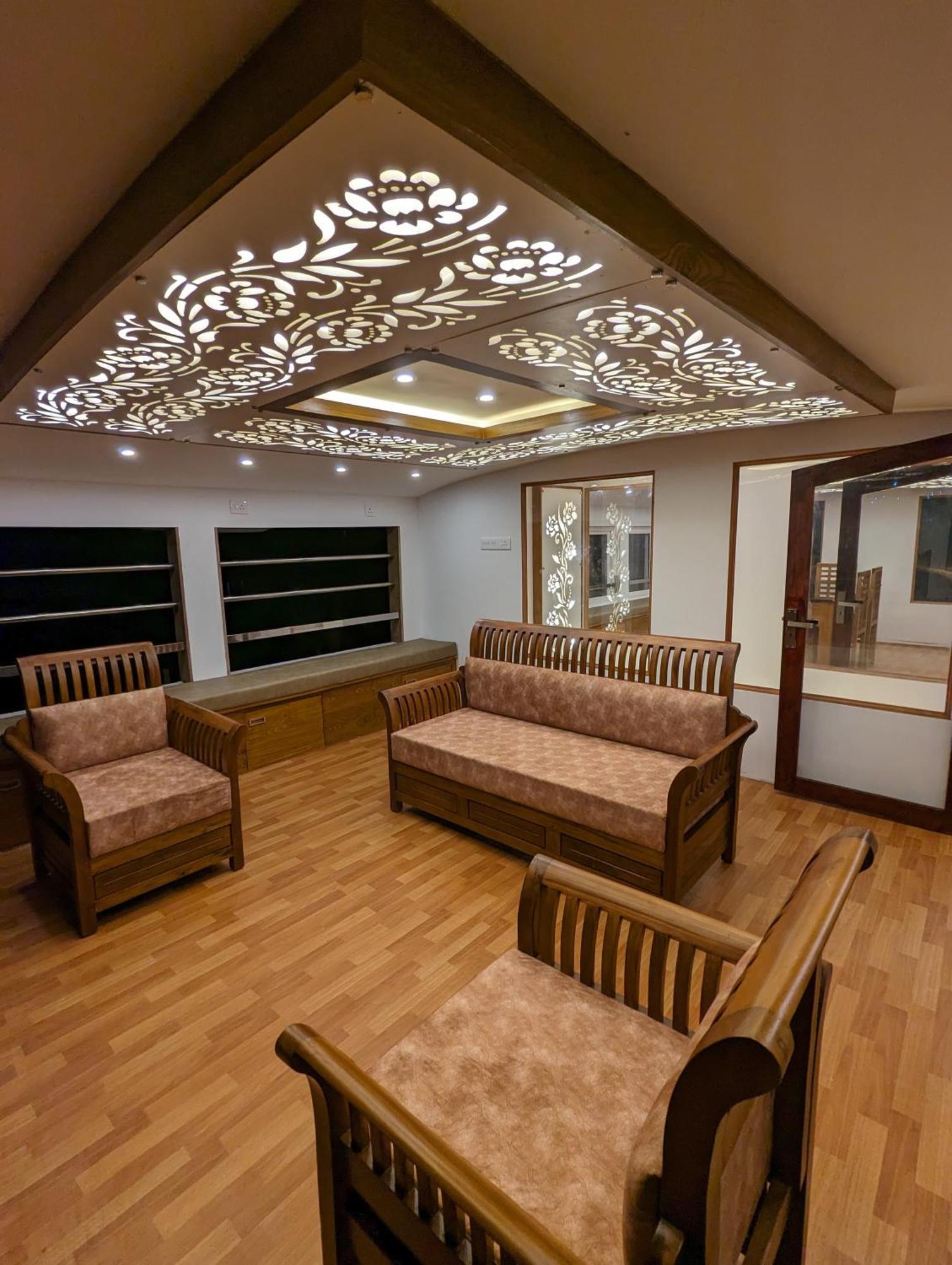 Grand Villa Houseboat Кумараком Экстерьер фото