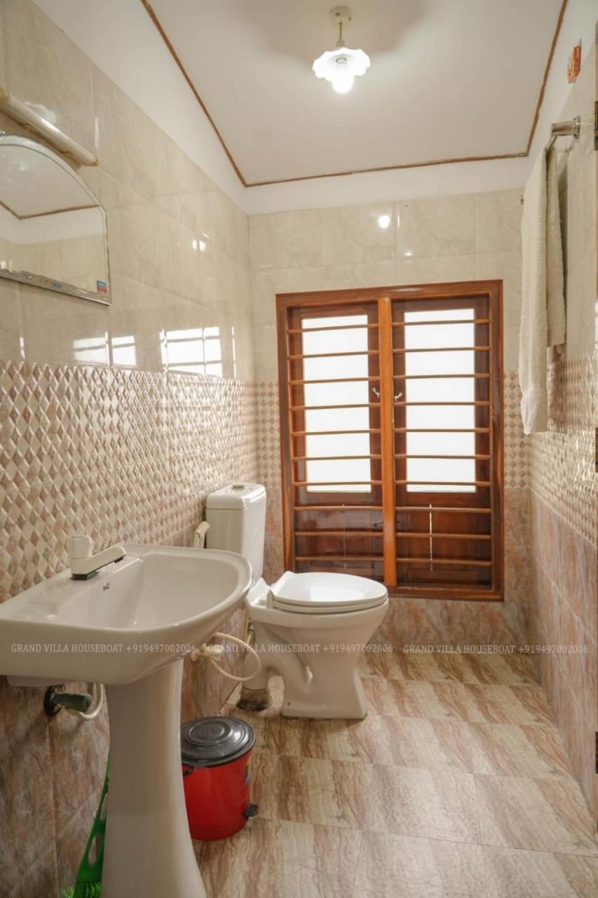 Grand Villa Houseboat Кумараком Экстерьер фото