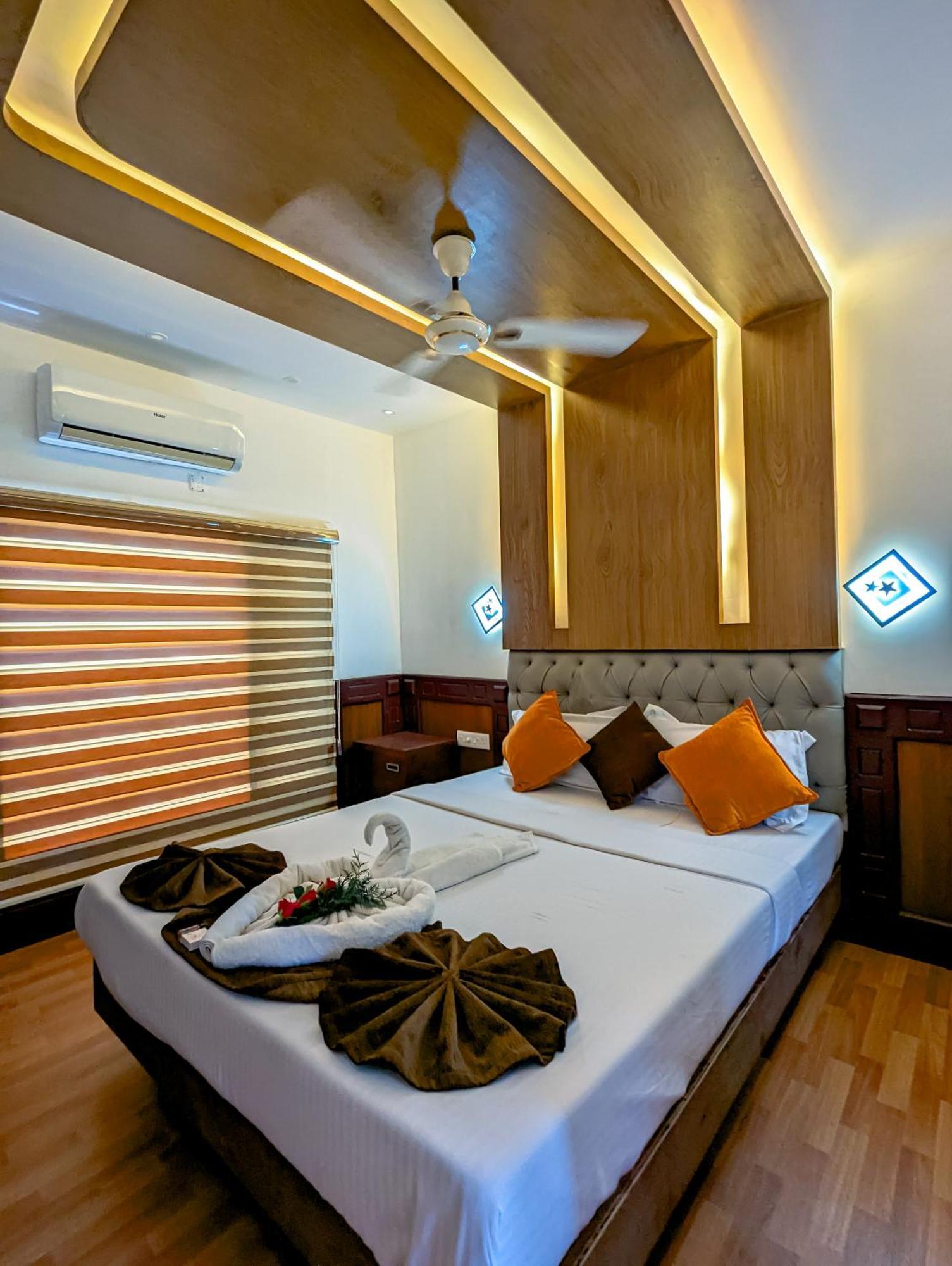 Grand Villa Houseboat Кумараком Экстерьер фото