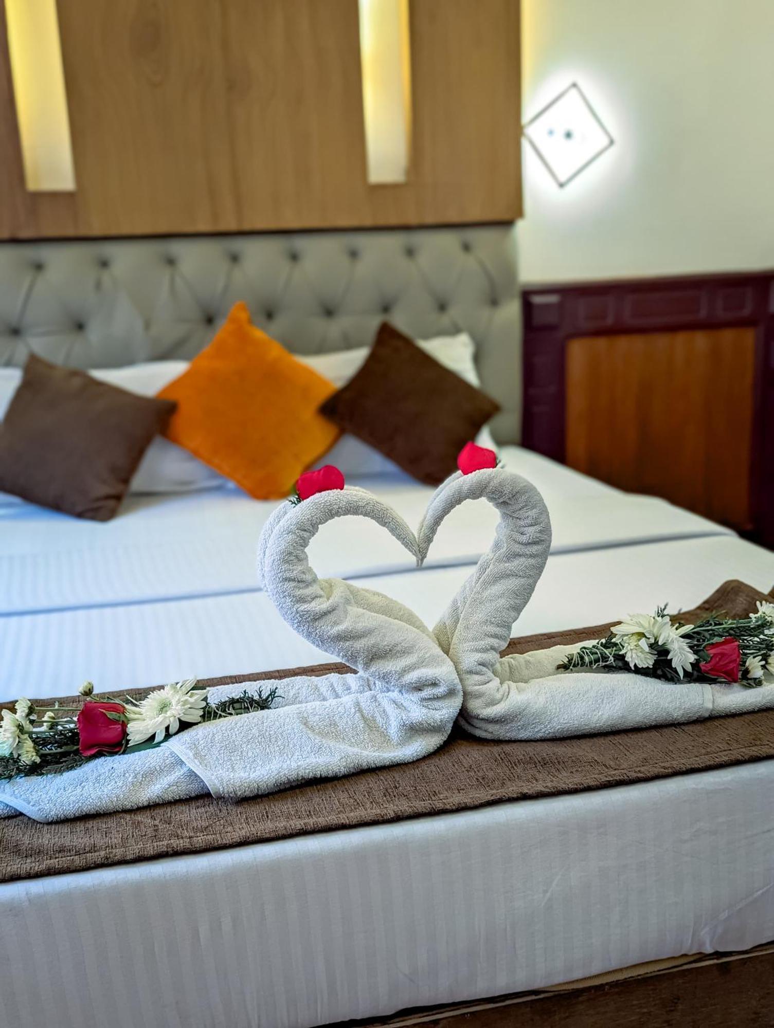 Grand Villa Houseboat Кумараком Экстерьер фото