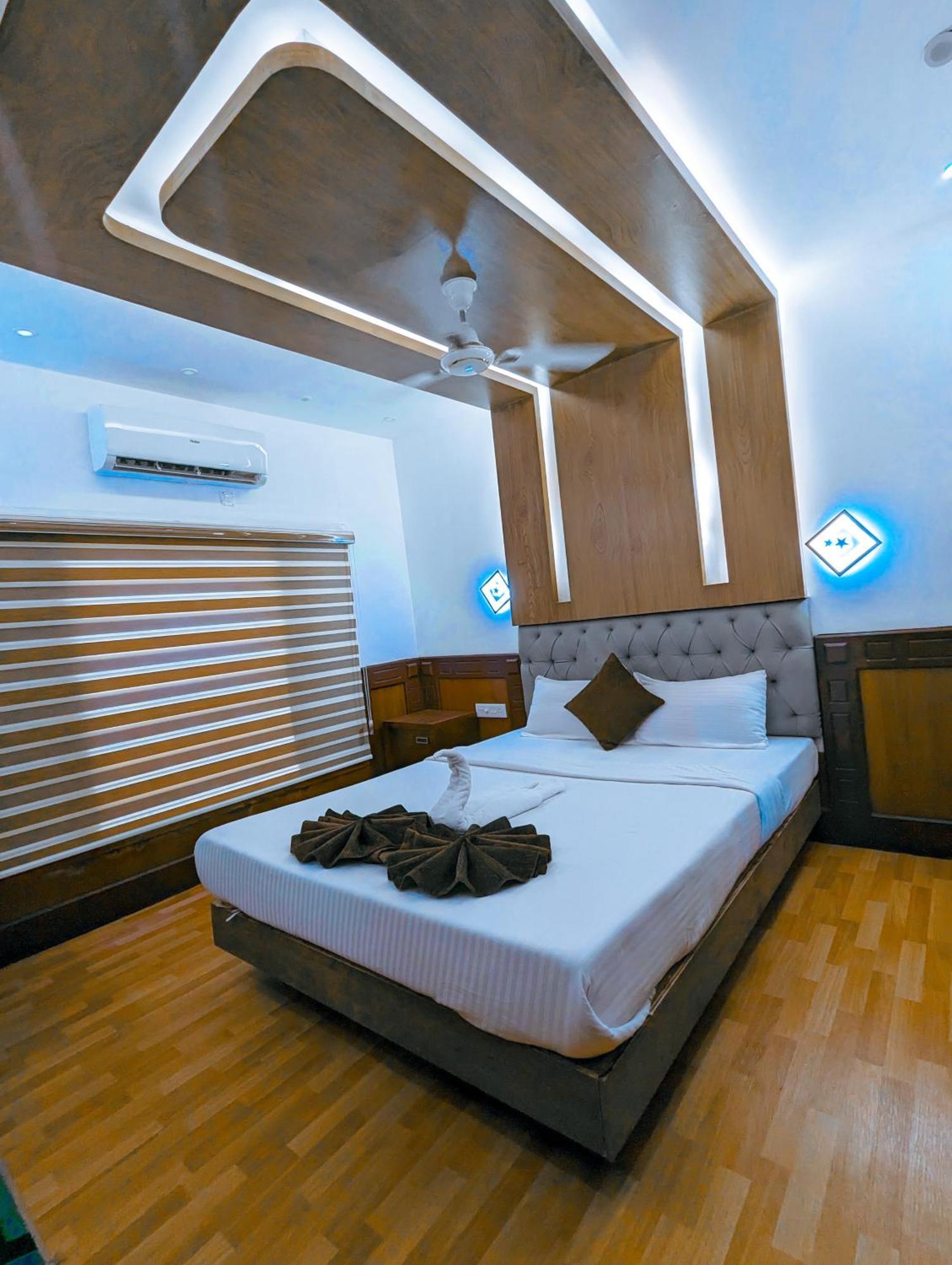 Grand Villa Houseboat Кумараком Экстерьер фото