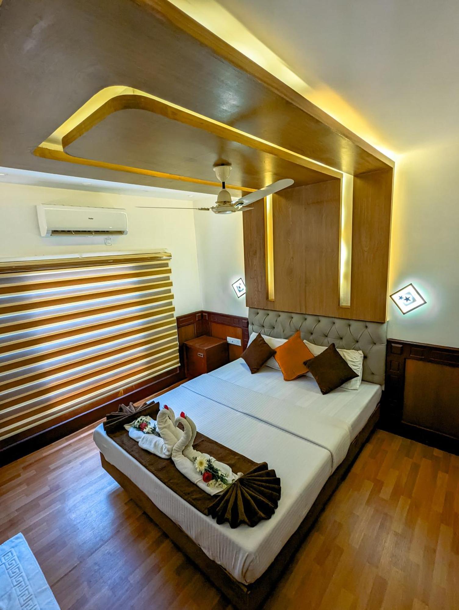 Grand Villa Houseboat Кумараком Экстерьер фото